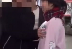 摸胸的视频,网络热传摸胸视频引发热议